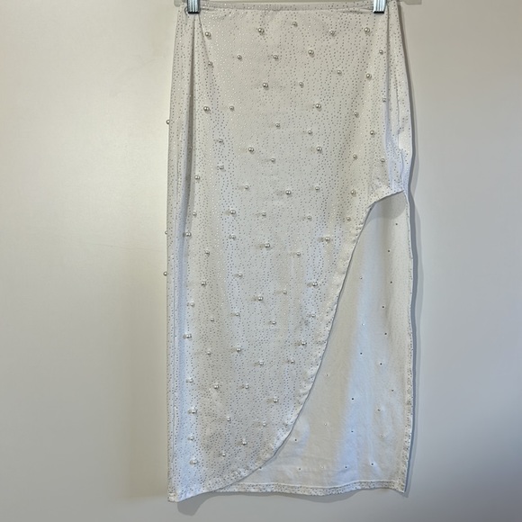 EMBELLISHED PURLES BEADED MAXI WHITE SKIRT OPEN SIDE - Picture 6 of 8